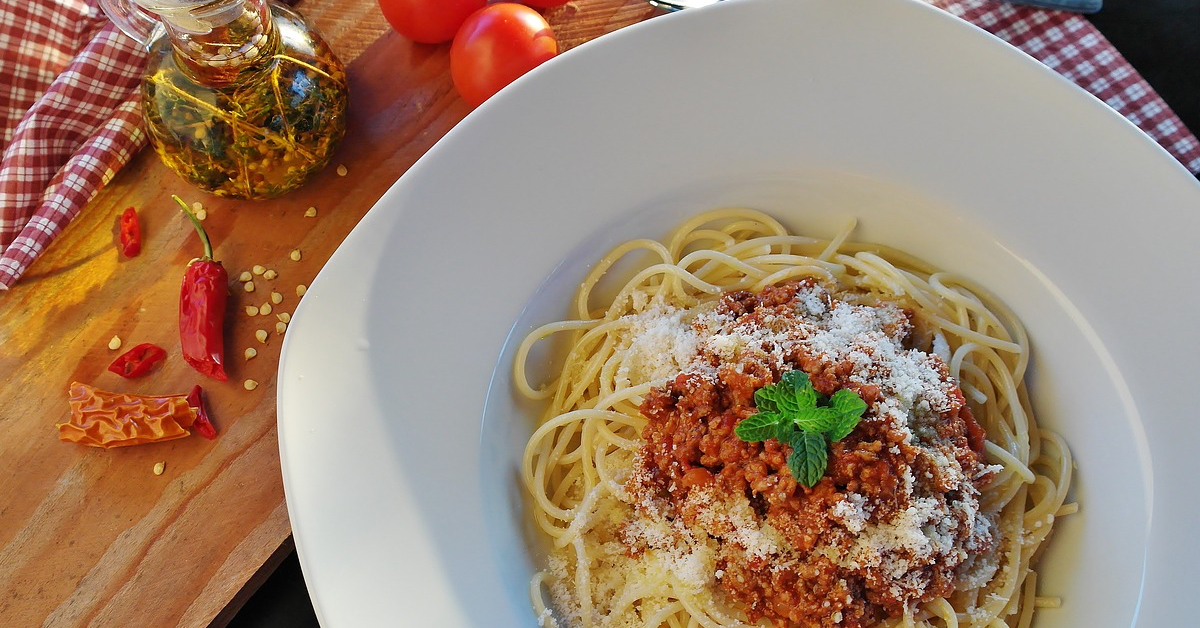 Plastica dura nel ragù venduto da Esselunga, allerta del Ministero della Salute