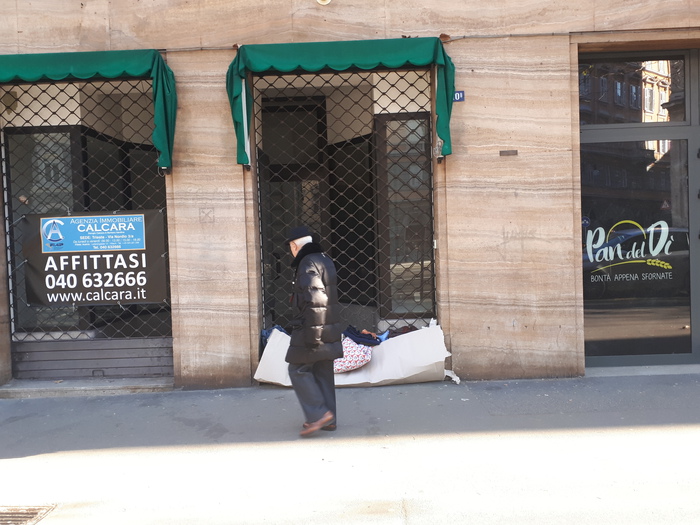 Trieste, cittadini lasciano coperte dopo il gesto del vicesindaco