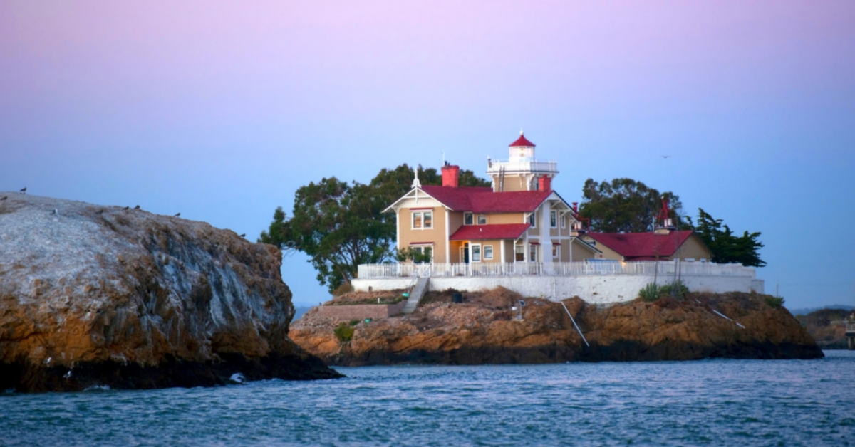 Cercasi custodi di un faro su isola da sogno