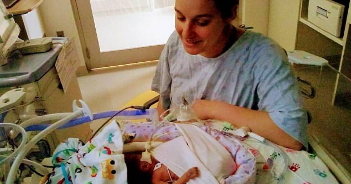 Bambino nato con meno dell’1% di probabilità di sopravvivere sorprende tutti qualche mese dopo