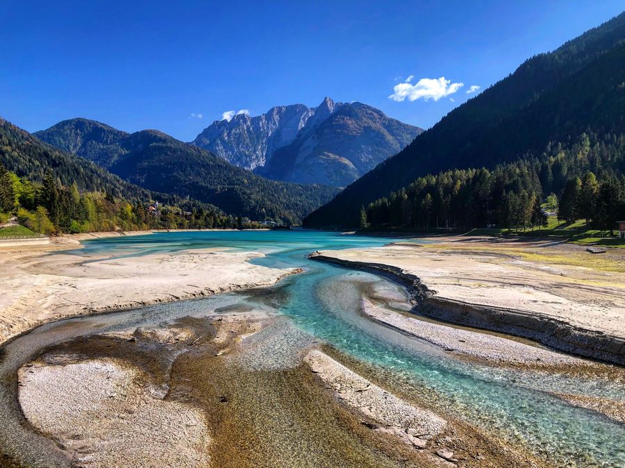 Spiaggia del Lago di Santa Caterina, Auronzo di Cadore (BL) / Veneto