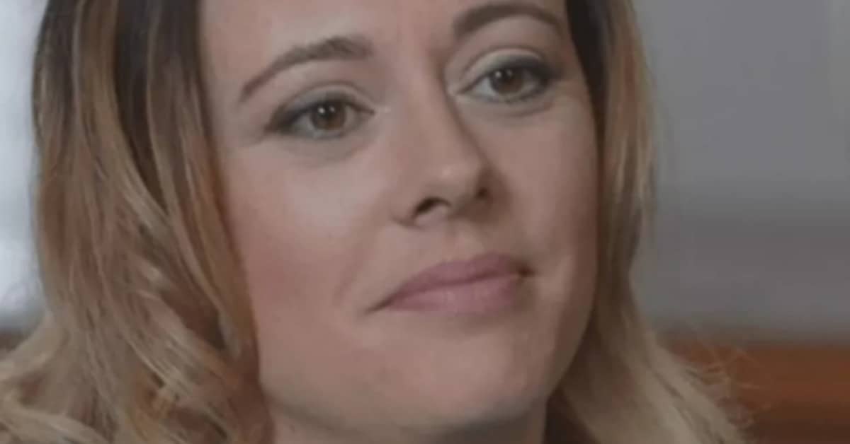 Jane si mette alla ricerca di sua madre biologica ed alla fine scopre molto di più