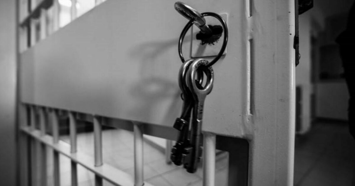 Direttore affida le chiavi della cella ai detenuti