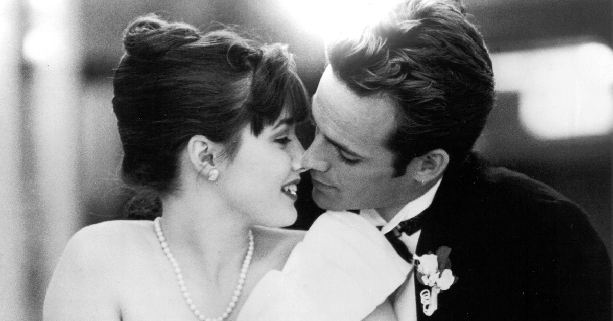 Luke Perry, Beverly Hills 90210 e il primo bacio tra Brenda e Dylan