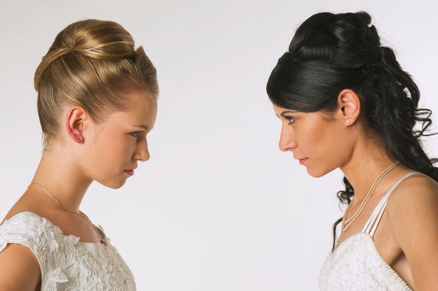 una-sposa-arrabbiata-per-colpa-della-damigella 1