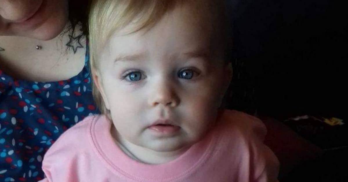 Bambina caduta della finestra, inutili i soccorsi