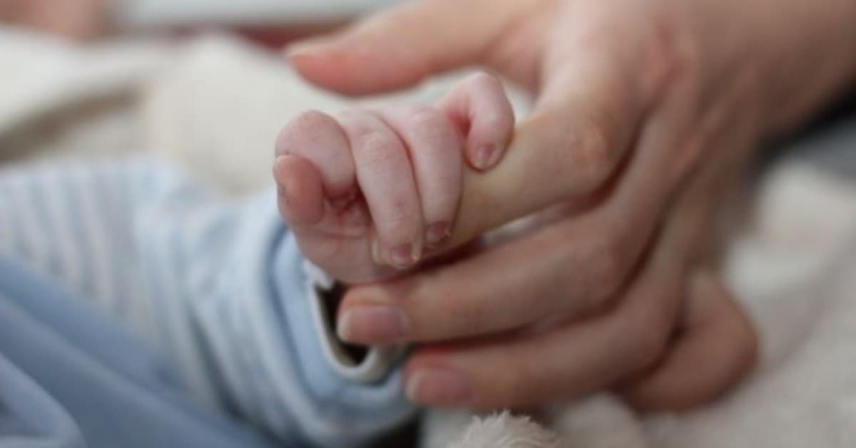 E’ nato un bambino con tre genitori. La nuova tecnica diventa un lume di speranza