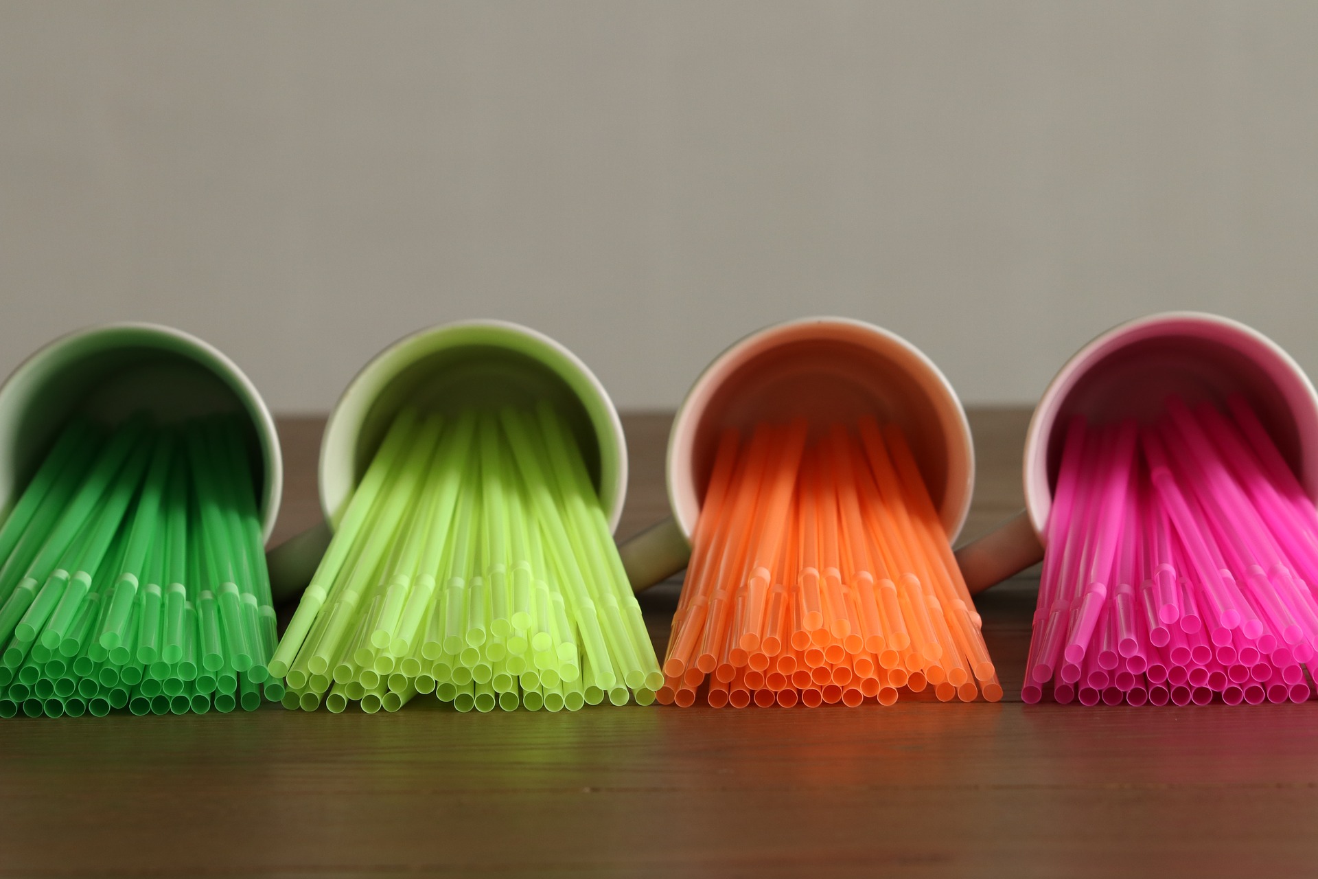 Plastica monouso in Italia: la direttiva europea cosa elimina?