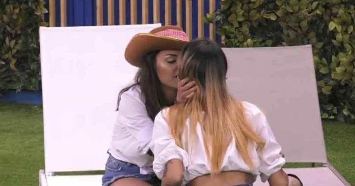 Grande Fratello: nuovo bacio tra Erica e Francesca