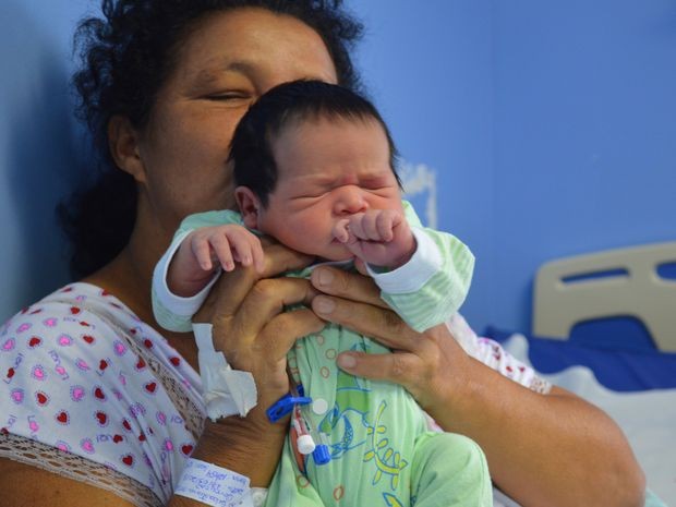 8 детная мама. Рождение ребенка в Бразилии. Самые поздние роды в мире.