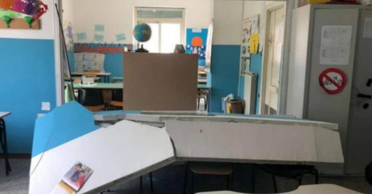 Napoli: crolla una parete nella scuola.