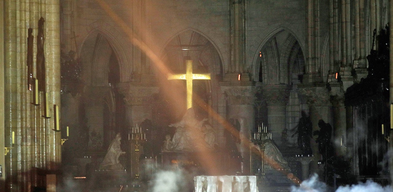 Notre Dame, il miracolo della croce