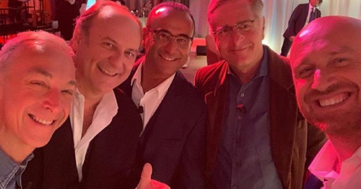 Paolo Bonolis, Carlo Conti, Gerry Scotti, Rudy Zerbi e Linus al Maurizio Costanzo Show