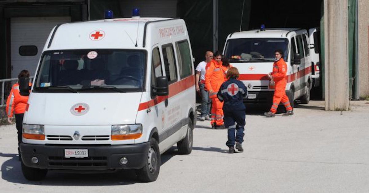 Roma: bambino cade dal quinto piano