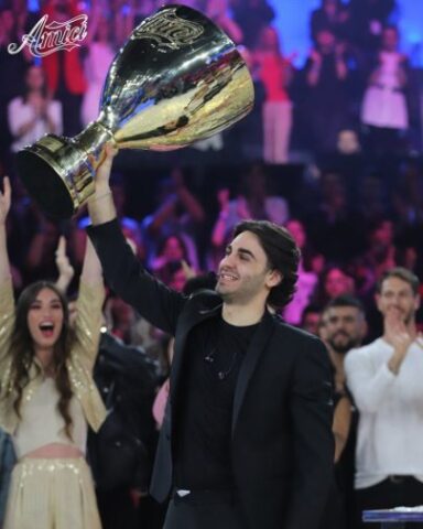Alberto-Urso-vince-Amici