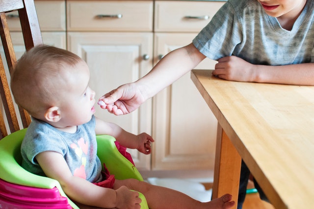 Frutta secca e bambini: quando e come includerla nella loro dieta