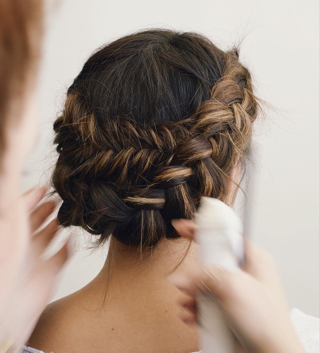 Come fare lo chignon con treccia intorno