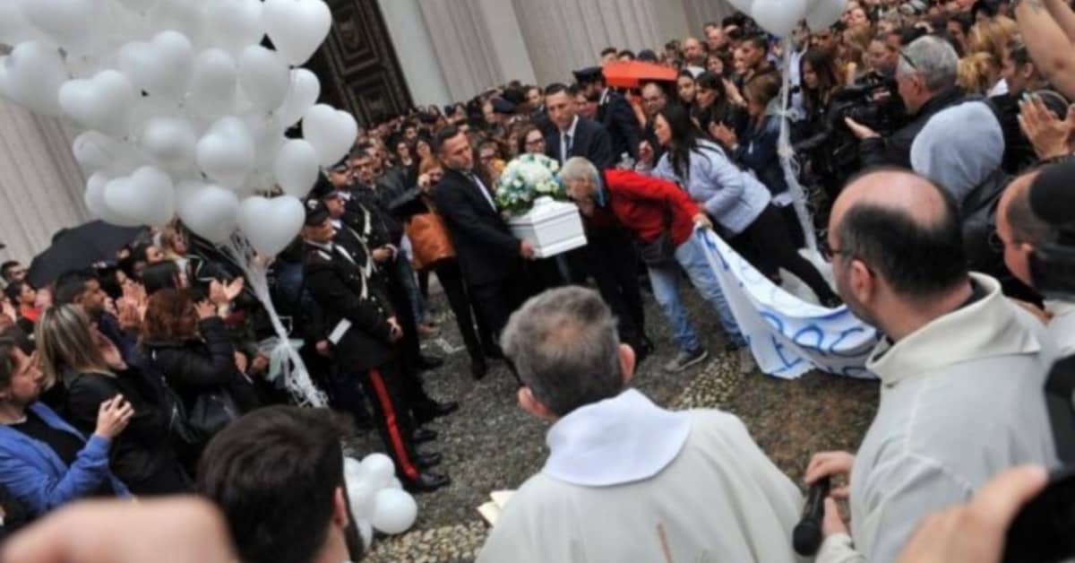 I funerali del piccolo Leonardo Bigodino