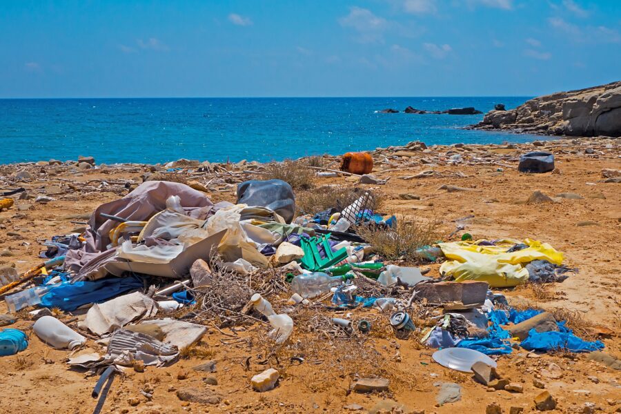 rifiuti sulle spiagge