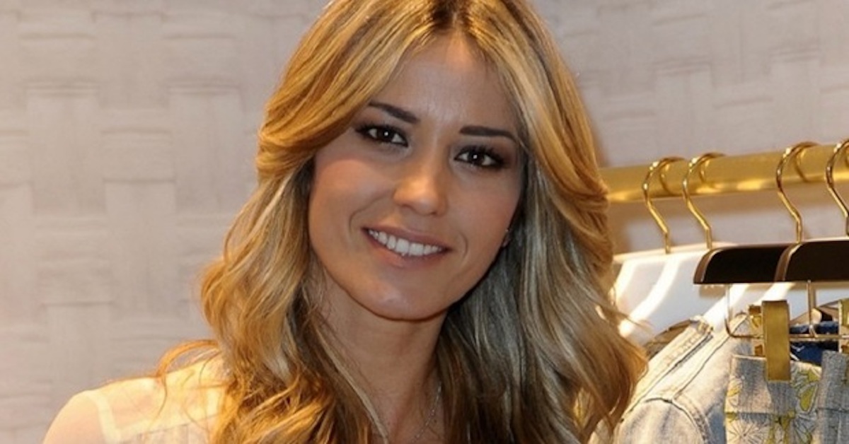 Elena Santarelli incinta del terzo figlio? La showgirl in un negozio per bebè