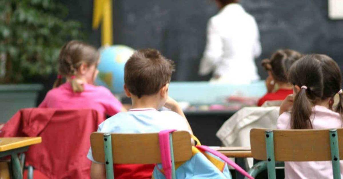 Insegnante sgrida gli alunni, perché non le hanno fatto il regalo