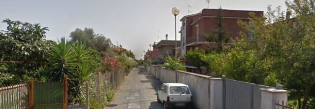 Ostia-bimbo-di-cinque-anni-schiacciato-da-un-cancello