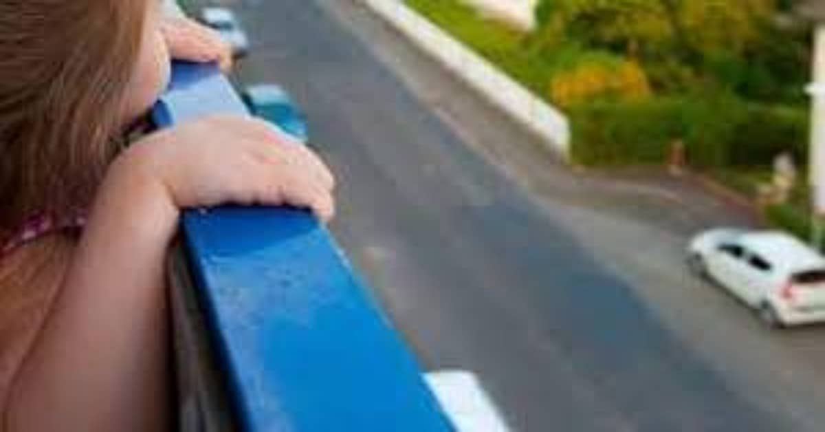 Parigi, bimbo di due anni è caduto dal nono piano. E’ salvo.