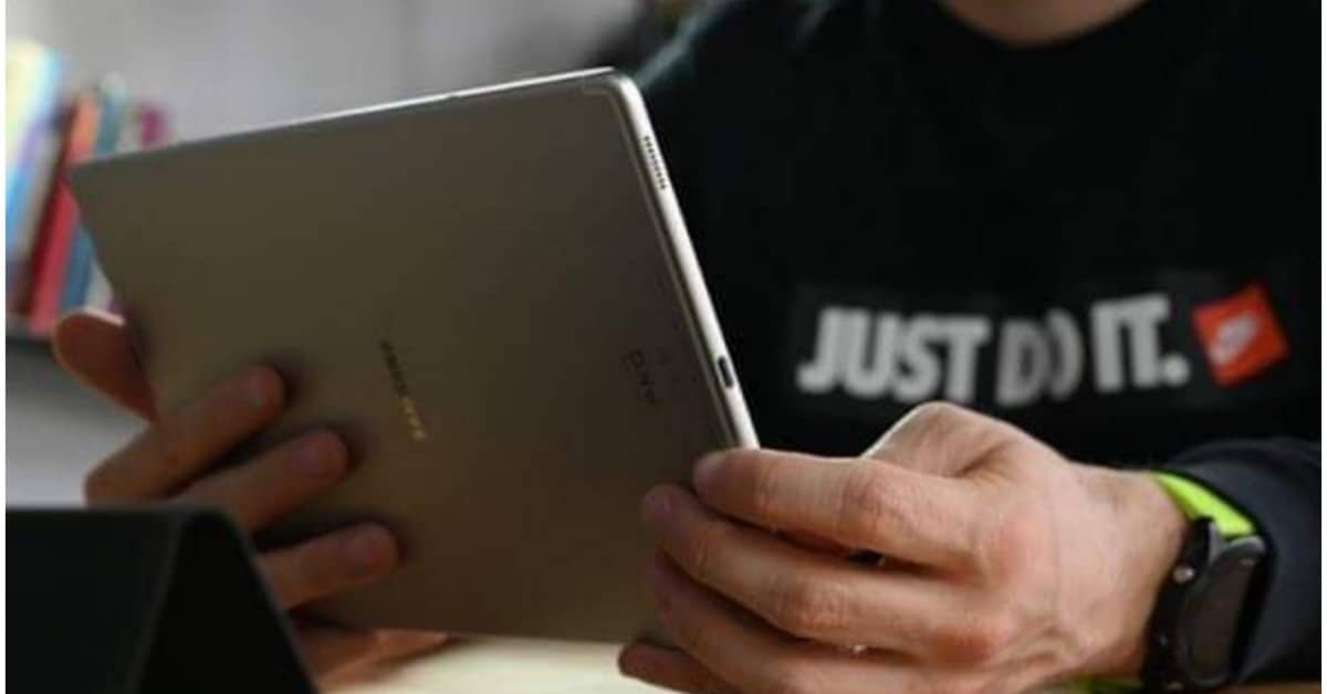 Il tablet di Callum prende fuoco