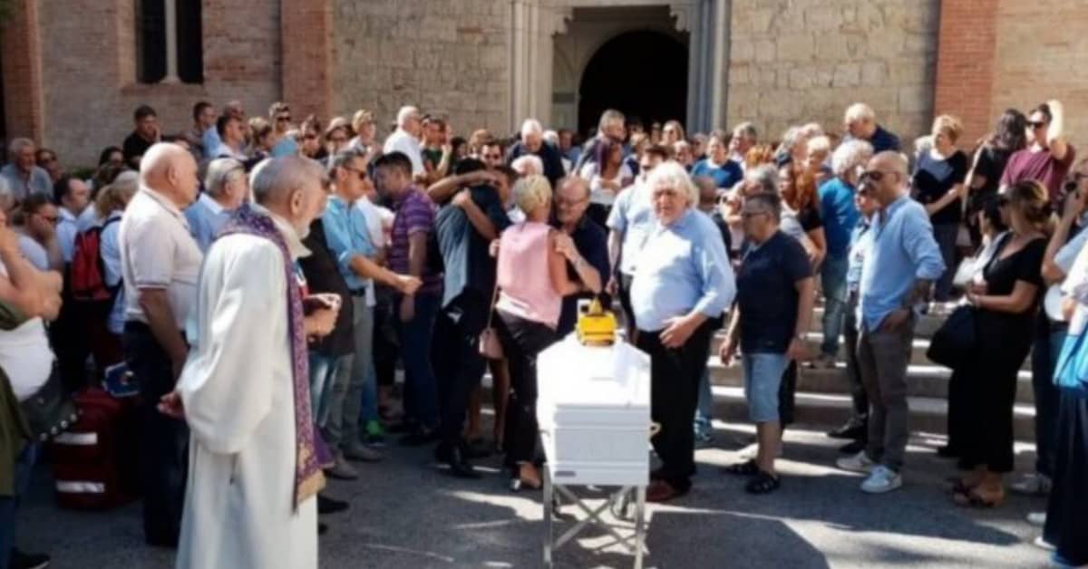 Il funerale di Edoardo Bassani, il bimbo che ha perso la vita a Mirabilandia