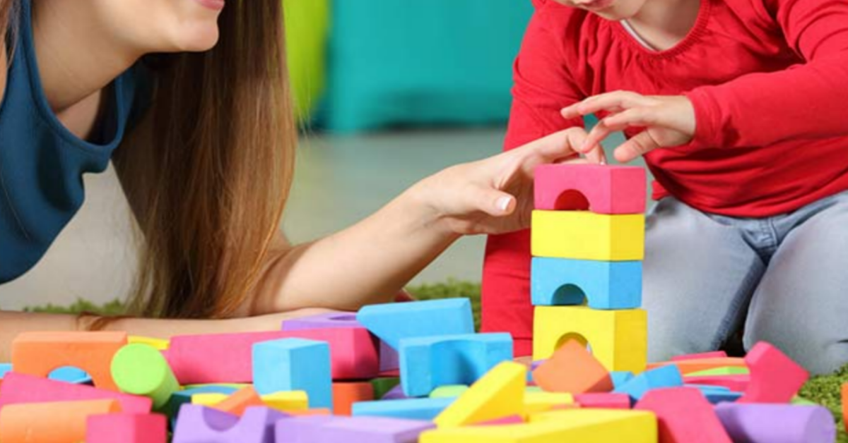 Mamma pubblica un annuncio di lavoro per una baby sitter. E’ disposta a pagarla quasi 4.000 euro al mese