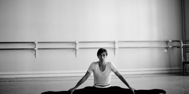 Nureyev - The White Crow