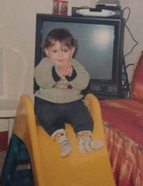 Adolescente sopravvissuta per un decennio senza mangiare niente