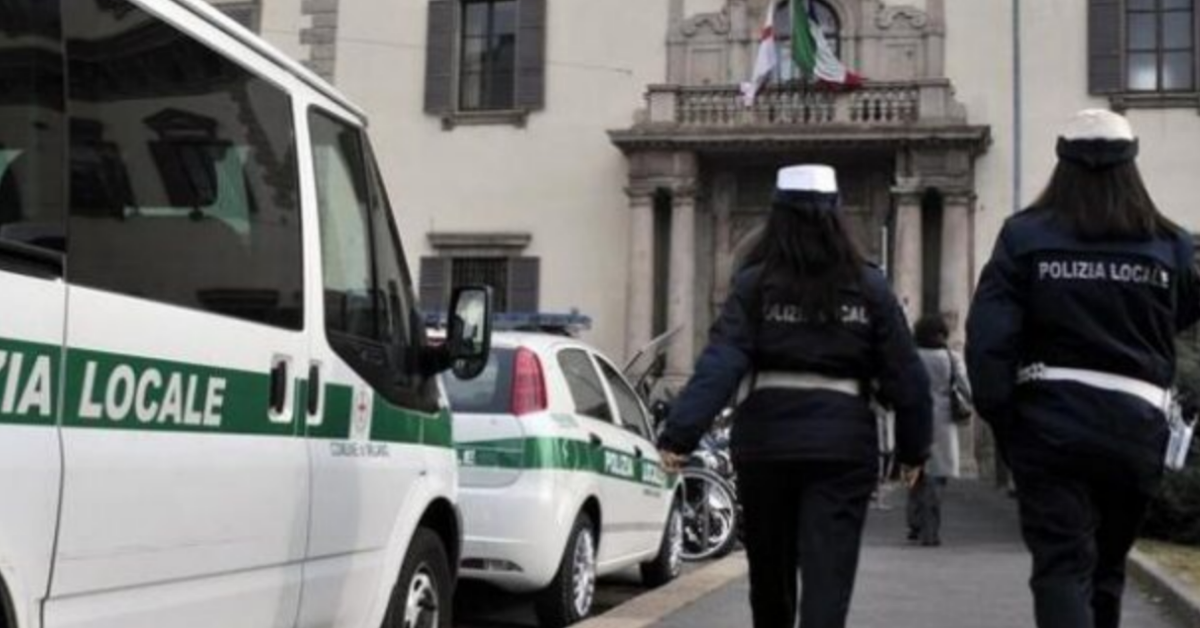 Milano, botte alla figlia disabile: “è una scimmia”
