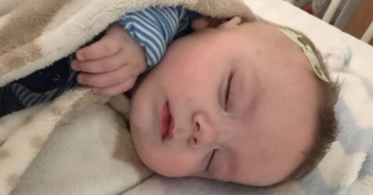Noah, il neonato che ha quasi perso la vita per un bacio
