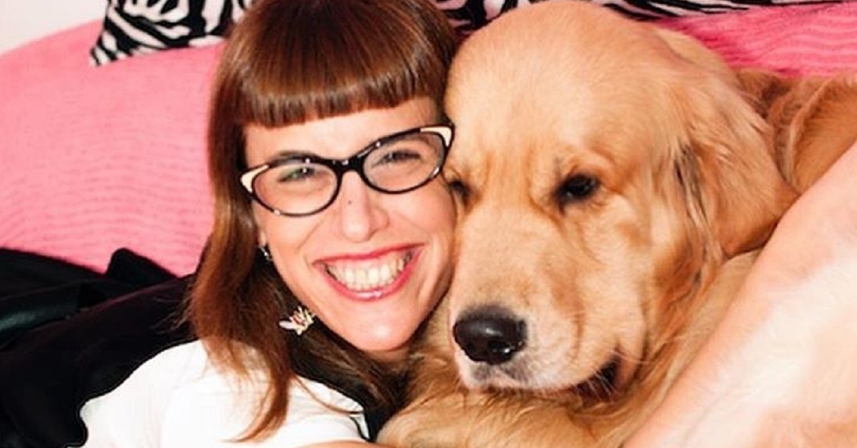 Il momento toccante in cui una donna dice addio al suo cane