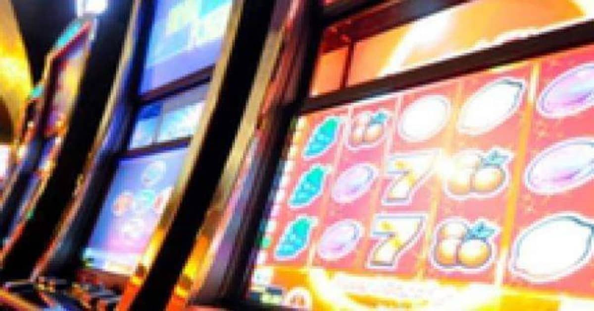Livorno, bambino sale sul tetto. Salvato dagli agenti
