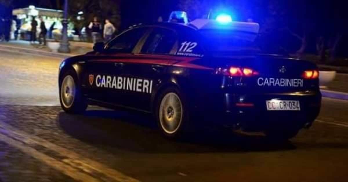 Mamma e bambino investiti mentre erano in bici.