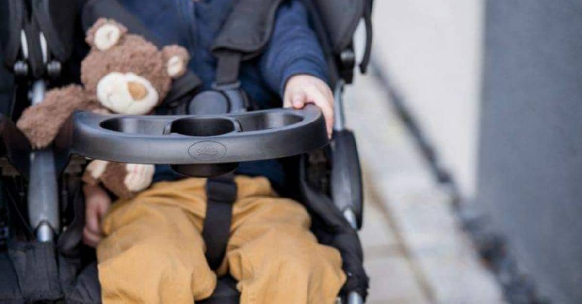 Genitori ubriachi, dimenticano il loro bambino alla sagra del paese