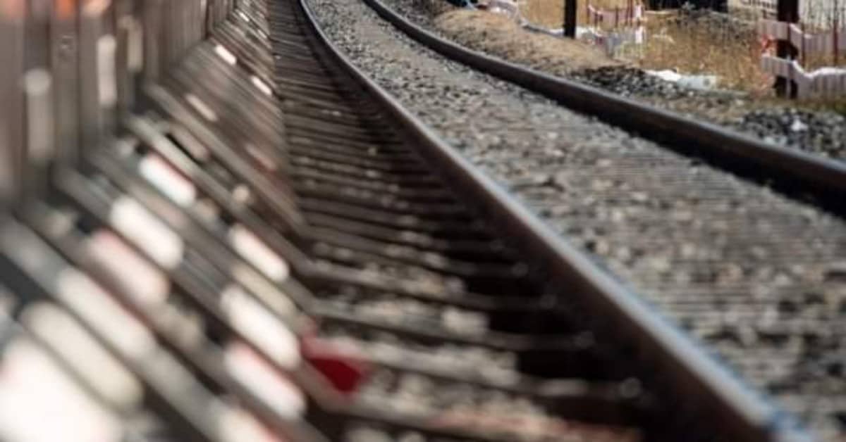 Francoforte bambino spinto sotto il treno ad alta velocità