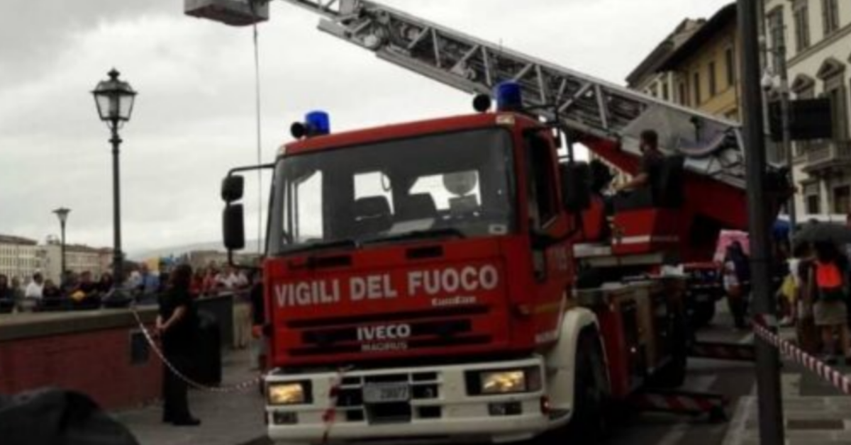 Fiume Arno: cane salvato dai Vigili del Fuoco