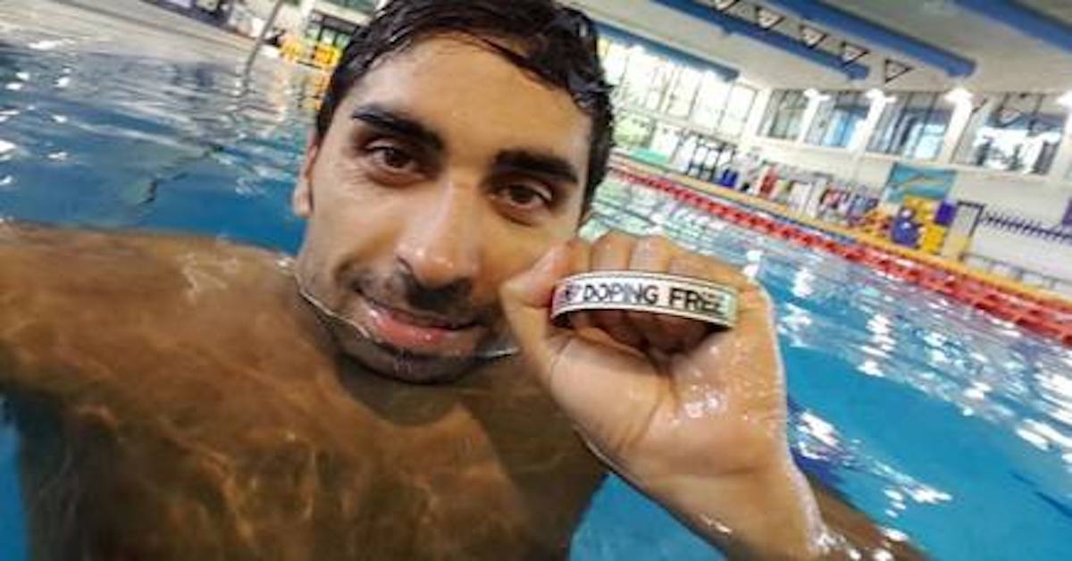 Filippo Magnini, campione di nuoto, fidanzato di Giorgia Palmas, salva bagnante colto da malore
