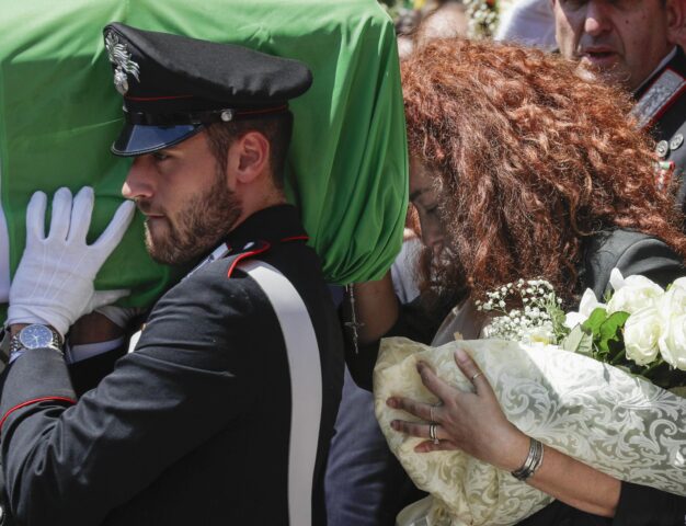 funerale-carabiniere-moglie