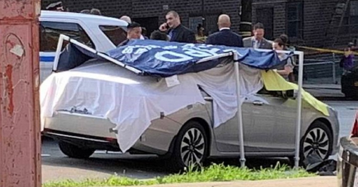 Padre dimentica i suoi gemellini in macchina