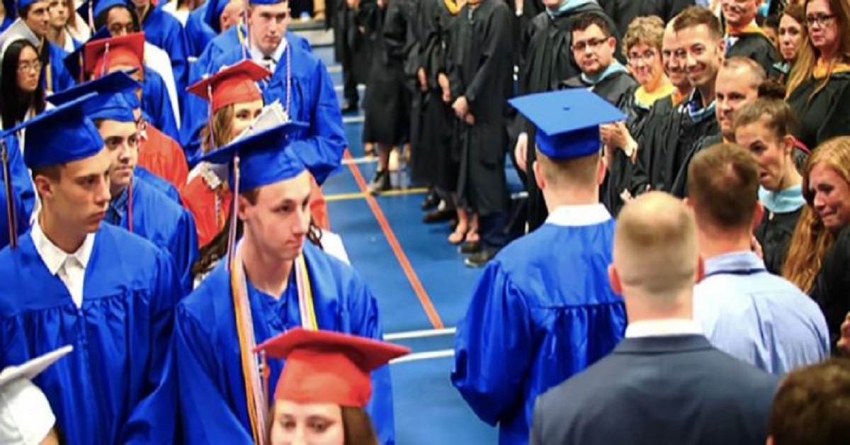 Tutti in silenzio per uno studente speciale