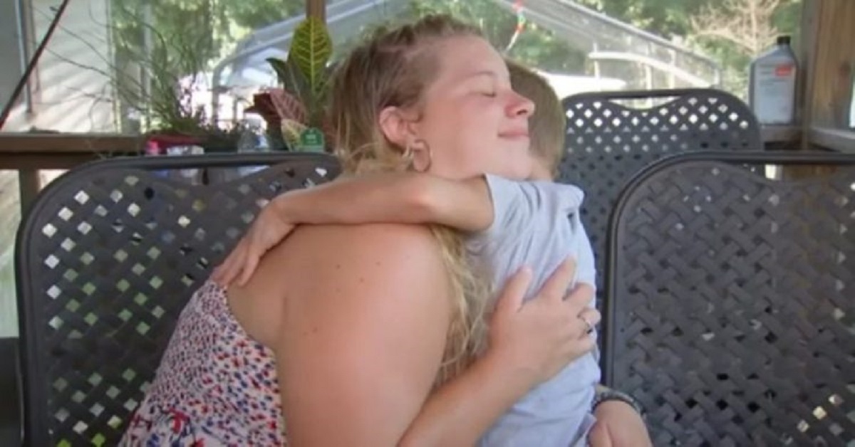 Bimbo di 7 anni salva la vita alla sorella