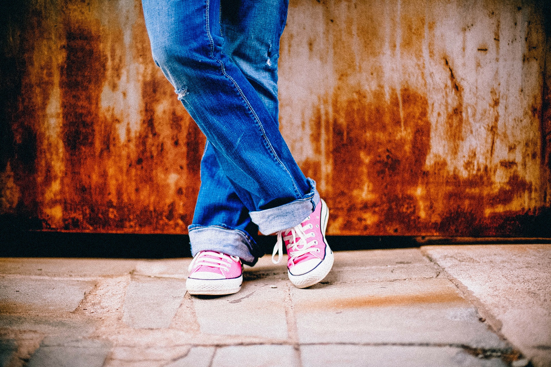 Perché dovremmo toglierci le scarpe entrando in casa