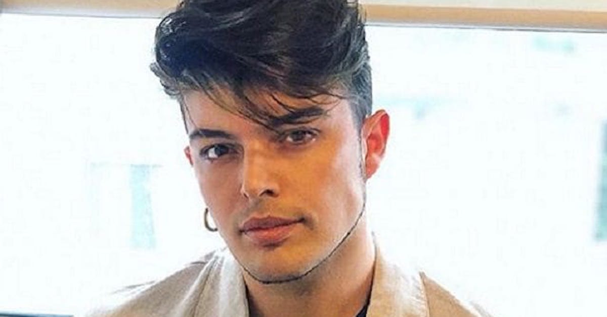 Stash, cantante dei The Kolors e professore di Amici di Maria De Filippi, ha avuto un malore sul palco