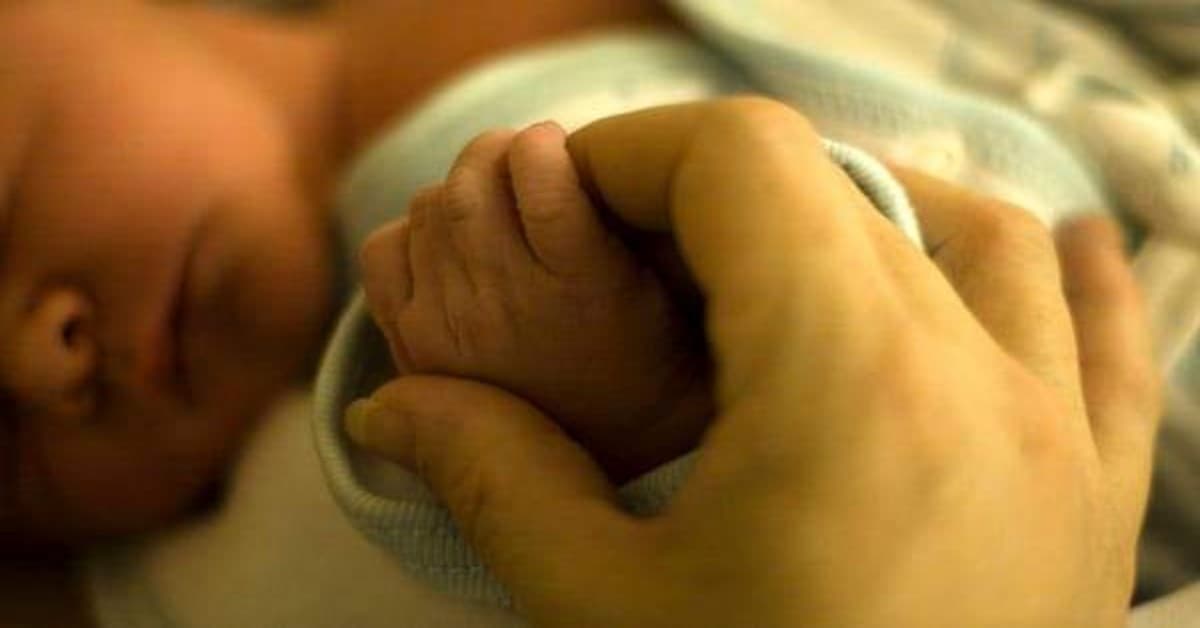 Benevento, donna partorisce mentre è in bagno