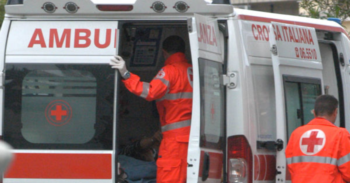 Tragedia a Bari: litiga con la nuova compagna di suo marito. Lui interviene, lei lo accoltella.