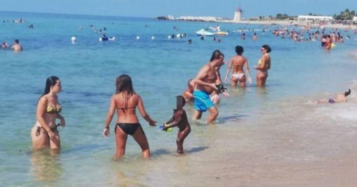 Trapani, bagnanti fermano una mamma e la invitano a lasciare sua figlia, per continuare a lavorare